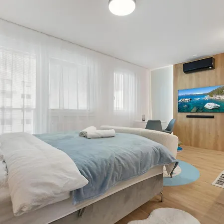 Ah Airport Pan Am Free Parking Ac ブラチスラヴァ