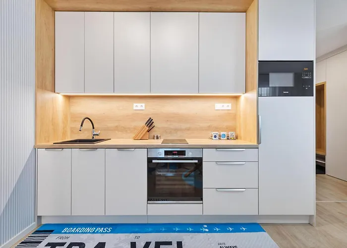 Ah Airport Pan Am Free Parking Ac ブラチスラヴァ