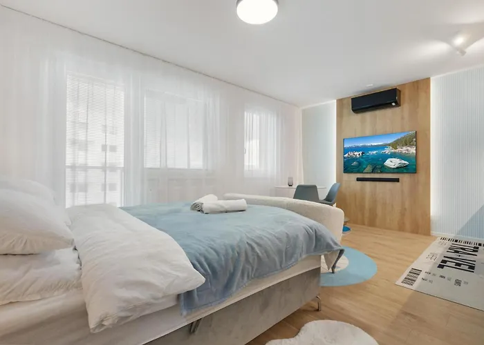 Ah Airport Pan Am Free Parking Ac Μπρατισλάβα